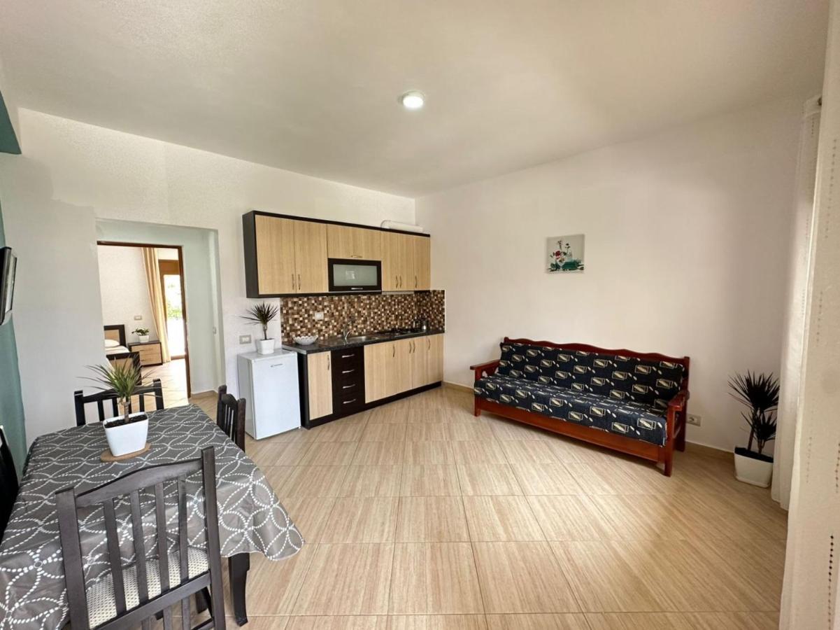 Vlora Villa With Private Parking Ngoại thất bức ảnh